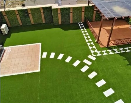 تنسيق حدائق بالرياض جلسات خارجية مع عشب صناعي