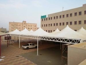 تركيب مظلات مدارس حكومية وأهلية بالرياض – حماية وأناقة مع مؤسسة قمة الوفاء
